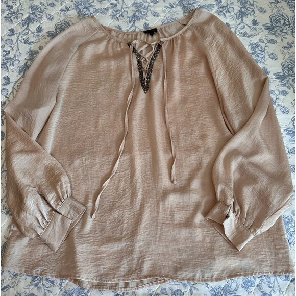 Coco + Carmen Champagne LS Lace Up V-Neck Blouse w/ glass seed beads Size XXL - Picture 6 of 9